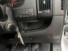 Peugeot Boxer 2.2 BlueHDi 335 Built for Business Luton 3dr Diesel Manual L4 Euro 6 (s/s) (140 ps) - U2870
