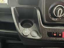 Peugeot Boxer 2.2 BlueHDi 335 Built for Business Luton 3dr Diesel Manual L4 Euro 6 (s/s) (140 ps) - U2870