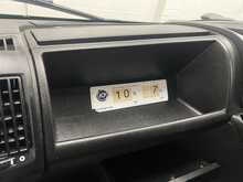 Peugeot Boxer 2.2 BlueHDi 335 Built for Business Luton 3dr Diesel Manual L4 Euro 6 (s/s) (140 ps) - U2870