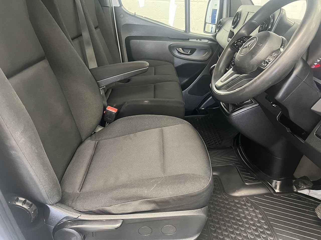 MERCEDES SPRINTER 2.0 315 CDI PROGRESSIVE PANEL VAN 5DR DIESEL MANUAL RWD L3 H2...