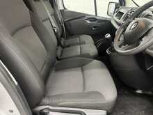 Renault Trafic 2.0 dCi ENERGY 28 Business+ Panel Van 5dr Diesel Manual SWB Standard Roof Euro 6 (s/s) (120 ps) - U2915