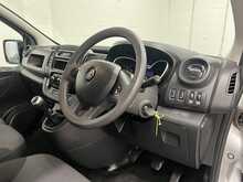 Renault Trafic 2.0 dCi ENERGY 28 Business+ Panel Van 5dr Diesel Manual SWB Standard Roof Euro 6 (s/s) (120 ps) - U2915