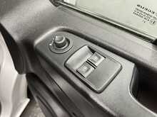 Renault Trafic 2.0 dCi ENERGY 28 Business+ Panel Van 5dr Diesel Manual SWB Standard Roof Euro 6 (s/s) (120 ps) - U2915