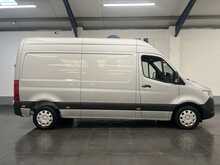 Mercedes-Benz Sprinter 2.0 315 CDI Premium Panel Van 5dr Diesel G-Tronic FWD L2 H2 Euro 6 (s/s) (150 ps) - U2991