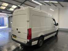 Mercedes-Benz Sprinter 2.0 317 CDI Progressive Fridge Van 5dr Diesel Manual RWD L2 H2 Euro 6 (s/s) (170 ps) - U3004