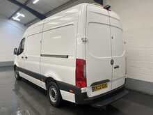 Mercedes-Benz Sprinter 2.0 315 CDI Progressive Panel Van 5dr Diesel G-Tronic RWD L2 H2 Euro 6 (s/s) (150 ps) - U3014