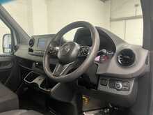 Mercedes-Benz Sprinter 2.0 315 CDI Progressive Panel Van 5dr Diesel G-Tronic RWD L2 H2 Euro 6 (s/s) (150 ps) - U3014