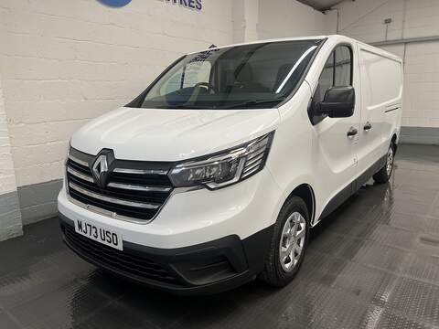 Renault Trafic 2.3 dCi 35 Advance Panel Van 4dr Diesel Manual FWD LWB Medium Roof Euro 6 (135 ps)