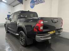 Toyota Hilux 2.8 D-4D-h Invincible X Pickup 4dr Diesel Hybrid Auto 4WD Euro 6 (204 ps) 2.8 4dr Pickup Automatic - U3104