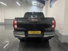 Toyota Hilux 2.8 D-4D-h Invincible X Pickup 4dr Diesel Hybrid Auto 4WD Euro 6 (204 ps) 2.8 4dr Pickup Automatic - U3104