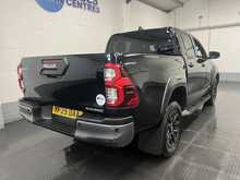Toyota Hilux 2.8 D-4D-h Invincible X Pickup 4dr Diesel Hybrid Auto 4WD Euro 6 (204 ps) 2.8 4dr Pickup Automatic - U3104