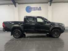 Toyota Hilux 2.8 D-4D-h Invincible X Pickup 4dr Diesel Hybrid Auto 4WD Euro 6 (204 ps) 2.8 4dr Pickup Automatic - U3104
