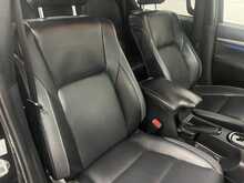 Toyota Hilux 2.8 D-4D-h Invincible X Pickup 4dr Diesel Hybrid Auto 4WD Euro 6 (204 ps) 2.8 4dr Pickup Automatic - U3104