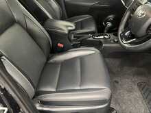 Toyota Hilux 2.8 D-4D-h Invincible X Pickup 4dr Diesel Hybrid Auto 4WD Euro 6 (204 ps) 2.8 4dr Pickup Automatic - U3104