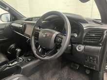 Toyota Hilux 2.8 D-4D-h Invincible X Pickup 4dr Diesel Hybrid Auto 4WD Euro 6 (204 ps) 2.8 4dr Pickup Automatic - U3104