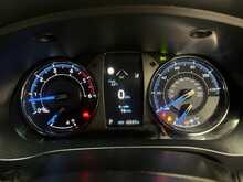 Toyota Hilux 2.8 D-4D-h Invincible X Pickup 4dr Diesel Hybrid Auto 4WD Euro 6 (204 ps) 2.8 4dr Pickup Automatic - U3104