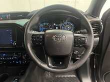 Toyota Hilux 2.8 D-4D-h Invincible X Pickup 4dr Diesel Hybrid Auto 4WD Euro 6 (204 ps) 2.8 4dr Pickup Automatic - U3104
