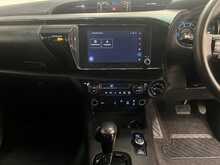 Toyota Hilux 2.8 D-4D-h Invincible X Pickup 4dr Diesel Hybrid Auto 4WD Euro 6 (204 ps) 2.8 4dr Pickup Automatic - U3104