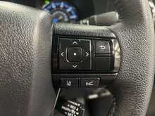 Toyota Hilux 2.8 D-4D-h Invincible X Pickup 4dr Diesel Hybrid Auto 4WD Euro 6 (204 ps) 2.8 4dr Pickup Automatic - U3104