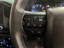 Toyota Hilux 2.8 D-4D-h Invincible X Pickup 4dr Diesel Hybrid Auto 4WD Euro 6 (204 ps) 2.8 4dr Pickup Automatic - U3104