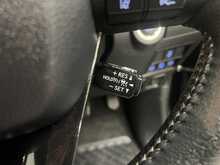 Toyota Hilux 2.8 D-4D-h Invincible X Pickup 4dr Diesel Hybrid Auto 4WD Euro 6 (204 ps) 2.8 4dr Pickup Automatic - U3104