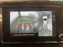 Toyota Hilux 2.8 D-4D-h Invincible X Pickup 4dr Diesel Hybrid Auto 4WD Euro 6 (204 ps) 2.8 4dr Pickup Automatic - U3104
