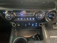 Toyota Hilux 2.8 D-4D-h Invincible X Pickup 4dr Diesel Hybrid Auto 4WD Euro 6 (204 ps) 2.8 4dr Pickup Automatic - U3104