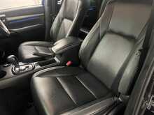 Toyota Hilux 2.8 D-4D-h Invincible X Pickup 4dr Diesel Hybrid Auto 4WD Euro 6 (204 ps) 2.8 4dr Pickup Automatic - U3104
