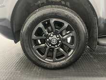 Toyota Hilux 2.8 D-4D-h Invincible X Pickup 4dr Diesel Hybrid Auto 4WD Euro 6 (204 ps) 2.8 4dr Pickup Automatic - U3104