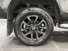 Toyota Hilux 2.8 D-4D-h Invincible X Pickup 4dr Diesel Hybrid Auto 4WD Euro 6 (204 ps) 2.8 4dr Pickup Automatic - U3104