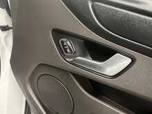 Ford Transit Custom 2.0 320 EcoBlue Trend Kombi Double Cab 5dr Diesel Auto L2 H1 Euro 6 (s/s) (130 ps) - U3118