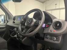 Mercedes-Benz Sprinter 2.1 314 CDI Crew Cab Dropside 2dr Diesel Manual RWD L3 Euro 6 (s/s) (143 ps) - U3124
