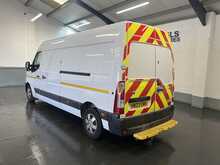Renault Master 2.3 dCi 35 Business+ Panel Van 4dr Diesel Manual FWD LWB Medium Roof Euro 6 (135 ps) - U3139