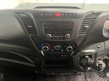 Iveco Daily 2.3D HPI 14V 35S 3520 Panel Van 5dr Diesel Manual MWB H2 Euro 6 (s/s) (136 ps) - U3149