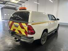 Toyota Hilux 2.4 D-4D Icon Pickup Double Cab 4dr Diesel Auto 4WD Euro 6 (s/s) (150 ps) - U3193