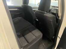 Toyota Hilux 2.4 D-4D Icon Pickup Double Cab 4dr Diesel Auto 4WD Euro 6 (s/s) (150 ps) - U3193