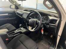 Toyota Hilux 2.4 D-4D Icon Pickup Double Cab 4dr Diesel Auto 4WD Euro 6 (s/s) (150 ps) - U3193