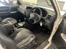 Mitsubishi Shogun 3.2 DI-DC SG2 SUV 3dr Diesel Auto 4WD Euro 5 SWB (197 ps) - U3194