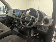 Mercedes-Benz Sprinter 2.0 315 CDI Progressive Chassis Cab 2dr Diesel Manual RWD L3 Euro 6 (s/s) (150 ps) - U3199