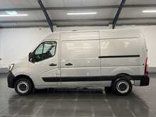 Renault Master 2.3 dCi 35 Business Panel Van 4dr Diesel Manual FWD MWB Medium Roof Euro 6 (135 ps) - U3407