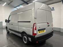 Renault Master 2.3 dCi 35 Business Panel Van 4dr Diesel Manual FWD MWB Medium Roof Euro 6 (135 ps) - U3407