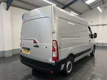 Renault Master 2.3 dCi 35 Business Panel Van 4dr Diesel Manual FWD MWB Medium Roof Euro 6 (135 ps) - U3407
