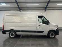 Renault Master 2.3 dCi 35 Business Panel Van 4dr Diesel Manual FWD MWB Medium Roof Euro 6 (135 ps) - U3407