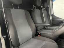 Renault Master 2.3 dCi 35 Business Panel Van 4dr Diesel Manual FWD MWB Medium Roof Euro 6 (135 ps) - U3407