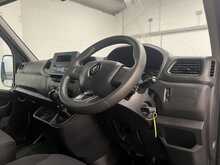 Renault Master 2.3 dCi 35 Business Panel Van 4dr Diesel Manual FWD MWB Medium Roof Euro 6 (135 ps) - U3407