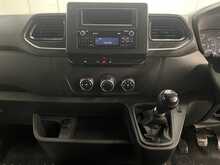 Renault Master 2.3 dCi 35 Business Panel Van 4dr Diesel Manual FWD MWB Medium Roof Euro 6 (135 ps) - U3407
