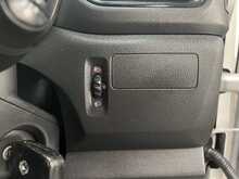 Renault Master 2.3 dCi 35 Business Panel Van 4dr Diesel Manual FWD MWB Medium Roof Euro 6 (135 ps) - U3407