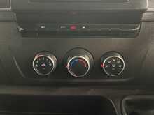 Renault Master 2.3 dCi 35 Business Panel Van 4dr Diesel Manual FWD MWB Medium Roof Euro 6 (135 ps) - U3407