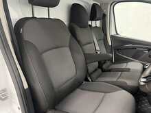 Renault Trafic 2.0 dCi Blue LL30 Advance Panel Van 5dr Diesel Manual L2 H1 Euro 6 (s/s) (130 ps) - U3462