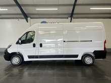 Peugeot Boxer 2.2 BlueHDi 335 Professional Premium + Panel Van 5dr Diesel Manual L3 H2 Euro 6 (s/s) (140 ps) - U3493
